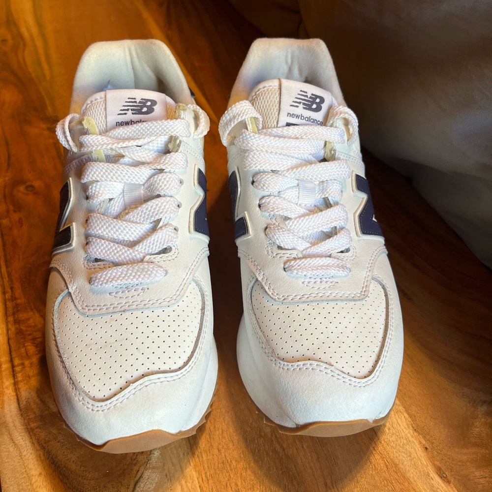 New Balance 574 size 7 leather platforms tennis shoes